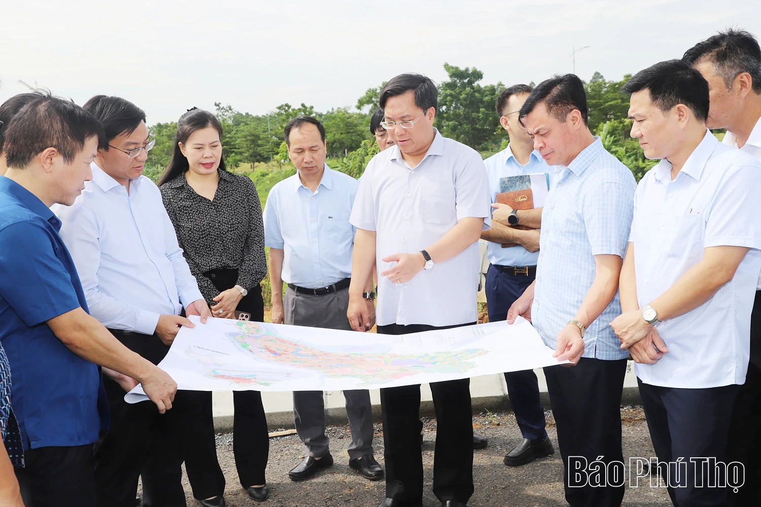 Chủ tịch UBND tỉnh Trần Duy Đông khảo sát, kiểm tra thực địa quy hoạch phát triển dự án đô thị dịch vụ tại khu vực đô thị Việt Trì