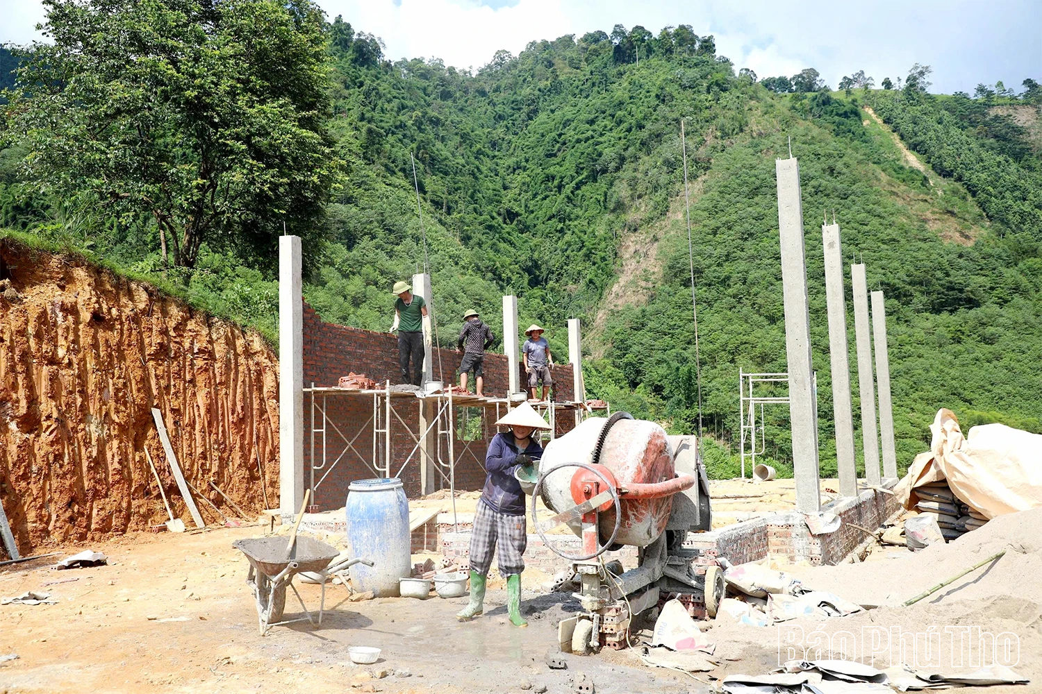 Chung sức xóa nhà tạm ở vùng khó