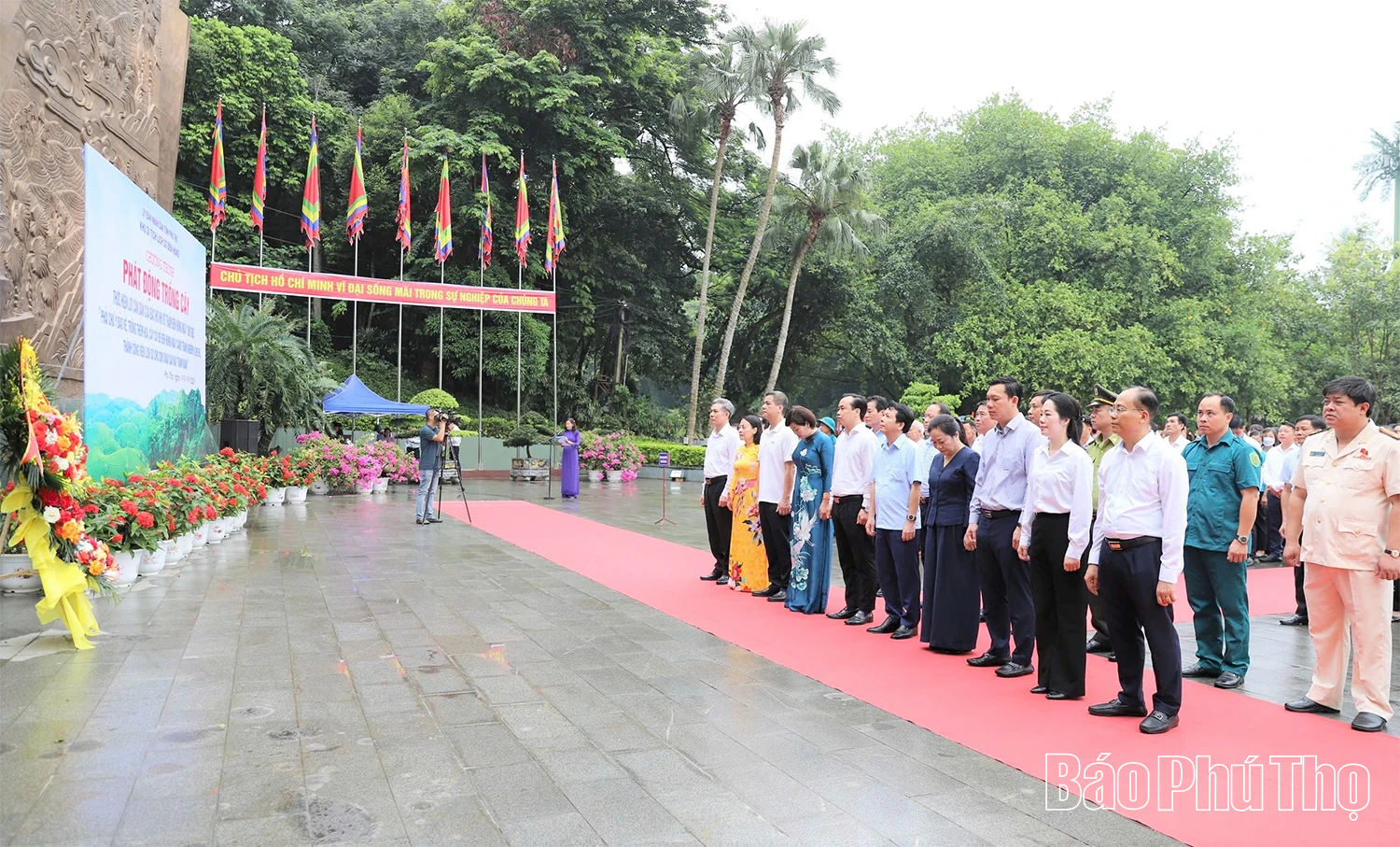Dâng hương, hoa tưởng niệm Chủ tịch Hồ Chí Minh và phát động trồng cây tại Khu Di tích lịch sử Đền Hùng