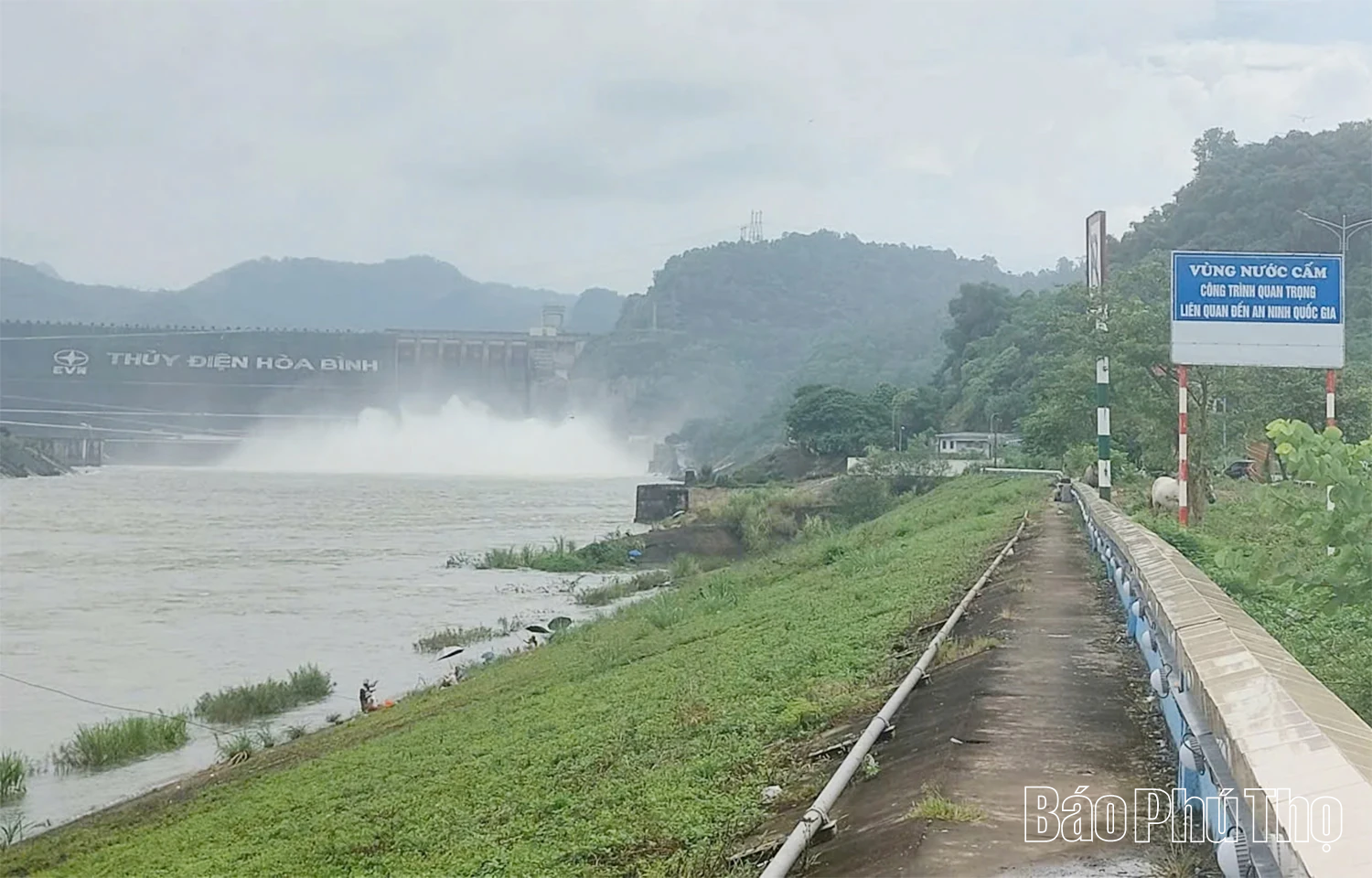 Đảm bảo an toàn khi đóng nốt 1 cửa xả đáy hồ thủy điện Hòa Bình