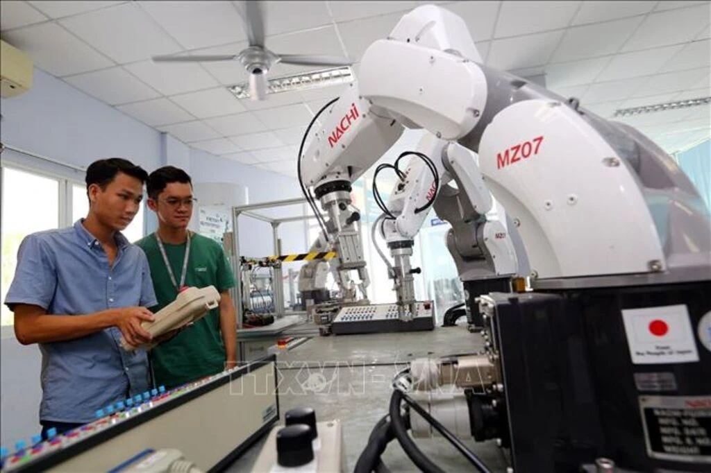 Viết tiếp trang sử hào hùng, bảo vệ vững chắc thành quả cách mạng