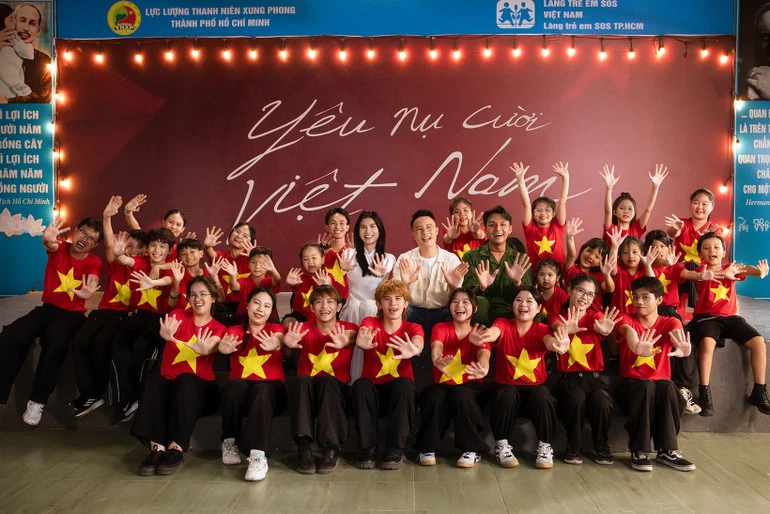 Ca sĩ Hoàng Bách ra mắt MV “Yêu nụ cười Việt Nam”