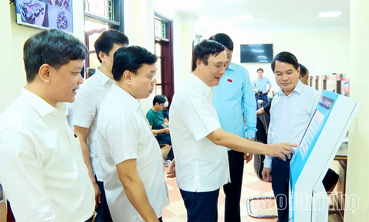 Khảo sát việc thực hiện các Nghị quyết về sắp xếp đơn vị hành chính cấp tỉnh, cấp xã trên địa bàn phường Việt Trì