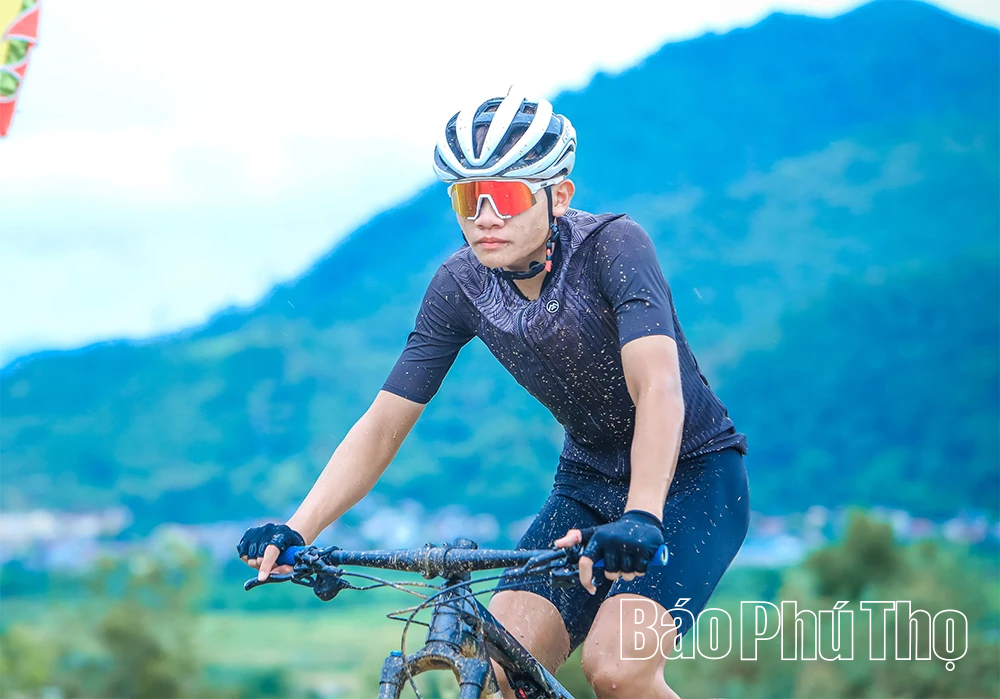 Những cua-rơ triển vọng trên đường đua địa hình