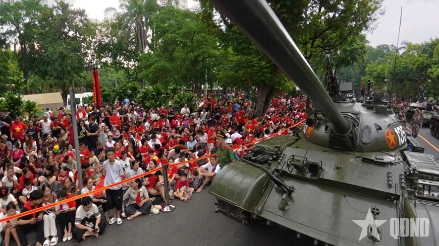 Lần đầu tổng hợp luyện diễu binh, diễu hành phục vụ nhiệm vụ A80 tại Quảng trường Ba Đình