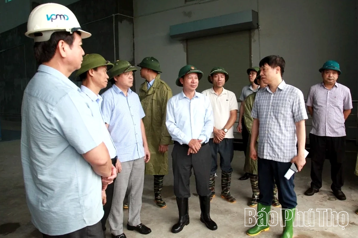 Phó Chủ tịch UBND tỉnh Nguyễn Khắc Hiếu kiểm tra công tác phòng, chống lụt bão