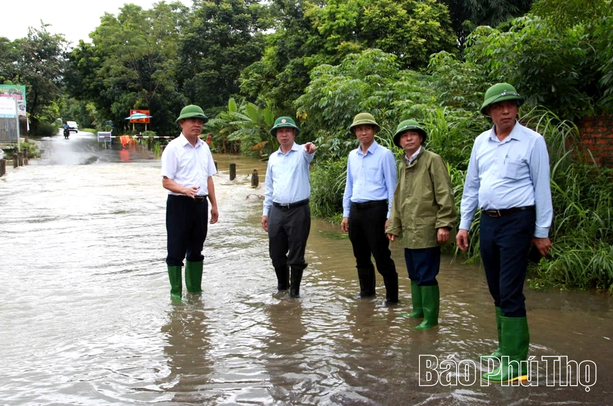 Phó Chủ tịch UBND tỉnh Nguyễn Khắc Hiếu kiểm tra công tác phòng, chống lụt bão