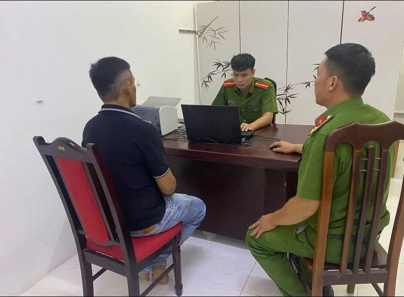 Xử lý tài xế xe buýt thông chốt vào ngầm ngập nước