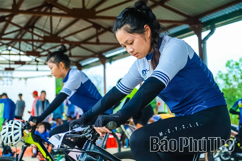 Vượt giông bão, xe đạp địa hình tranh tài hấp dẫn