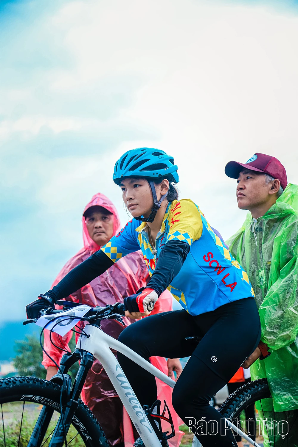 Vượt giông bão, xe đạp địa hình tranh tài hấp dẫn