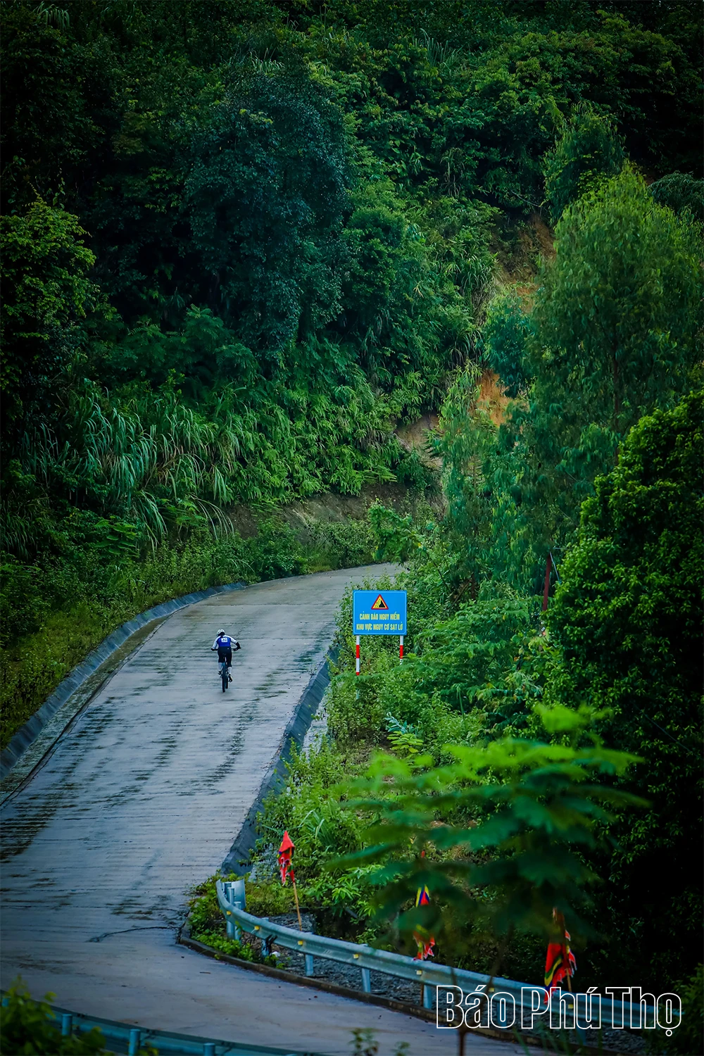 Vượt giông bão, xe đạp địa hình tranh tài hấp dẫn