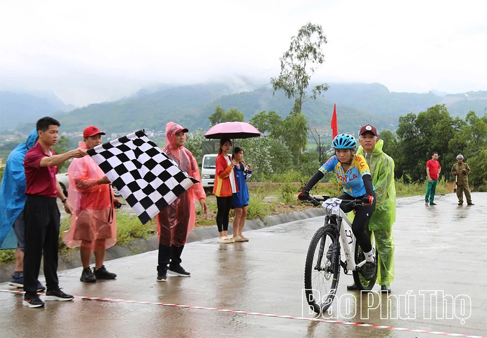Bắt đầu thi đấu nội dung Vô địch Xe đạp địa hình; Đoàn Phú Thọ giành 2 Huy chương Bạc