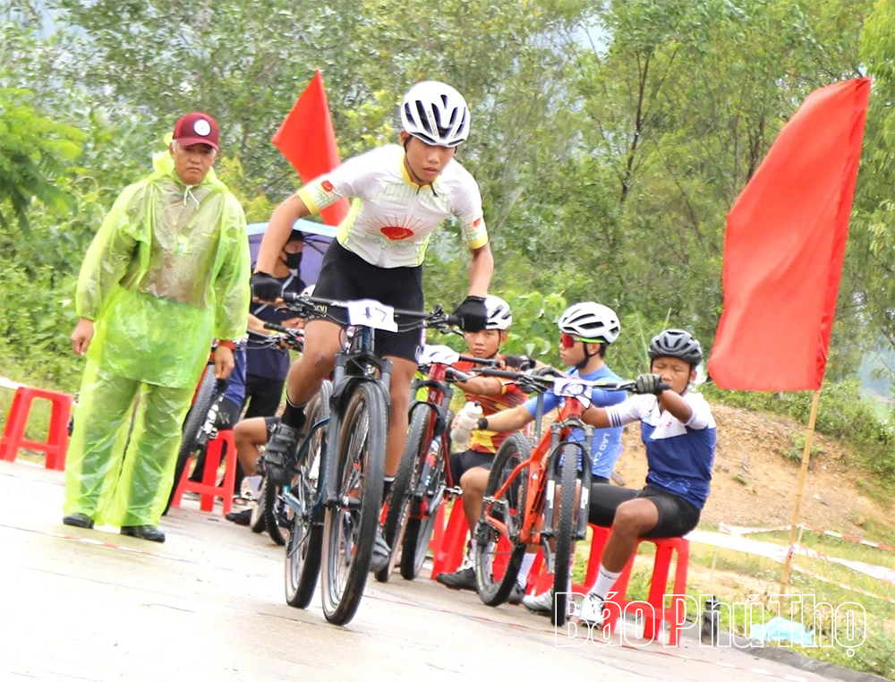 Bắt đầu thi đấu nội dung Vô địch Xe đạp địa hình; Đoàn Phú Thọ giành 2 Huy chương Bạc