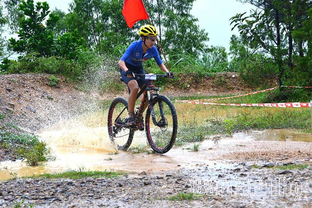Bắt đầu thi đấu nội dung Vô địch Xe đạp địa hình; Đoàn Phú Thọ giành 2 Huy chương Bạc