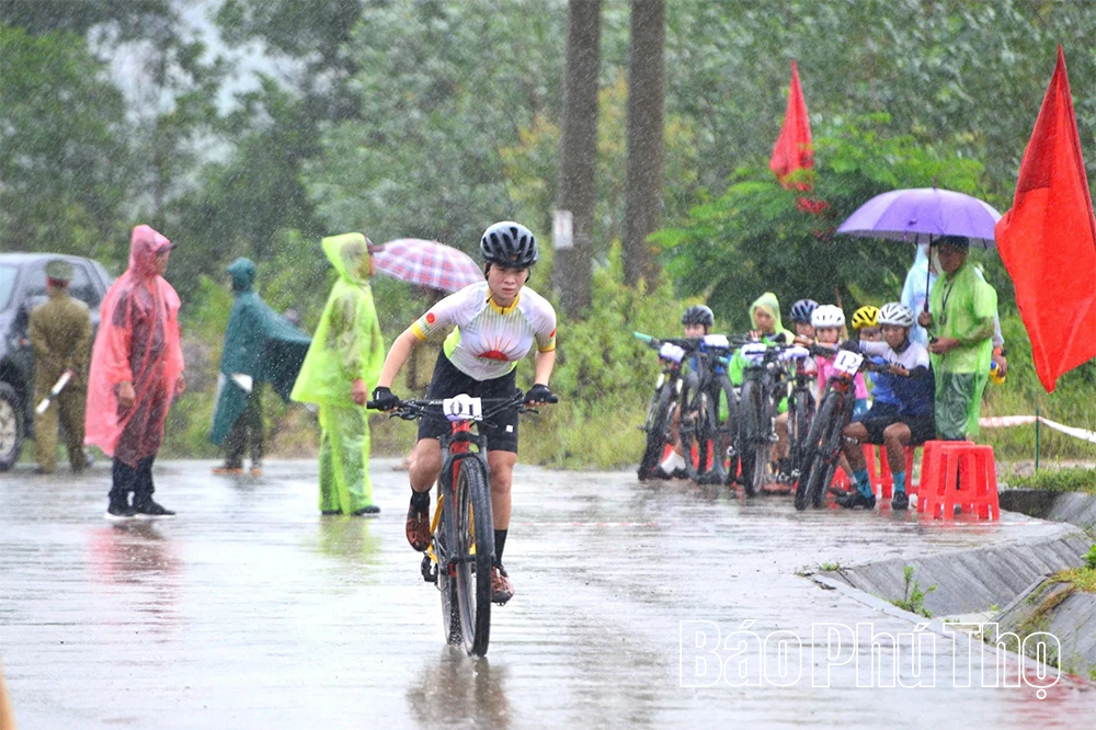 Bắt đầu thi đấu nội dung Vô địch Xe đạp địa hình; Đoàn Phú Thọ giành 2 Huy chương Bạc
