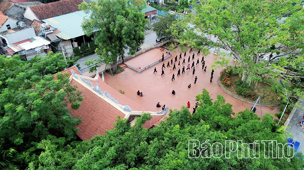 Hai di sản trên sân di tích