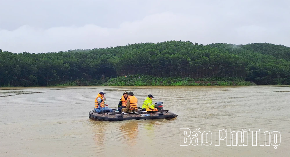 Nỗ lực tìm kiếm người mất tích nghi do đuối nước khi đi đánh cá