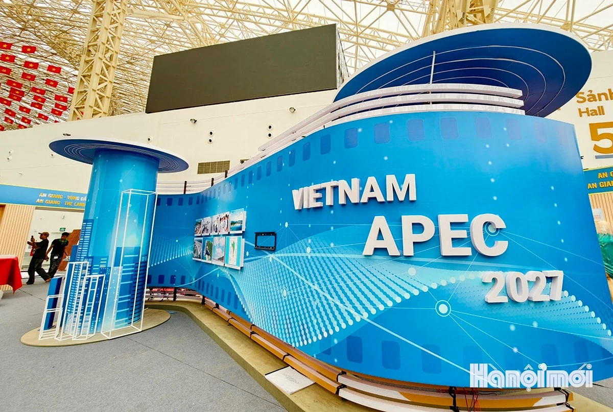 Triển lãm thành tựu đất nước trước “giờ G”