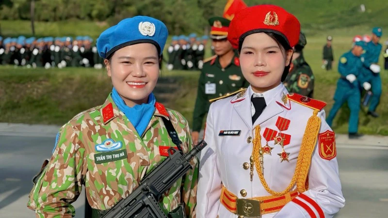 Hai chị em gái ruột quê Phú Thọ sánh vai trong đội hình diễu binh, diễu hành