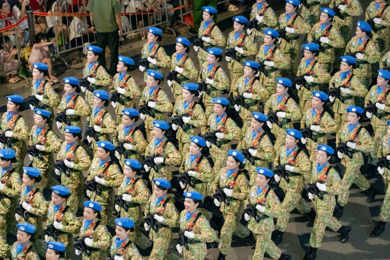 Hai chị em gái ruột quê Phú Thọ sánh vai trong đội hình diễu binh, diễu hành