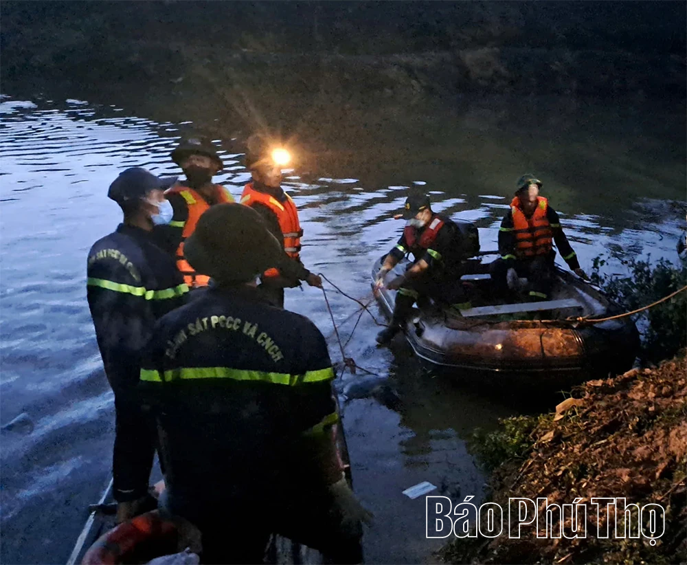 Cảnh báo nguy hiểm khi đi đánh cá trong lúc mưa bão