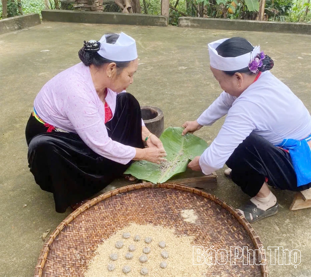 Ngất ngây loại rượu uống bằng cần tre của người Mường