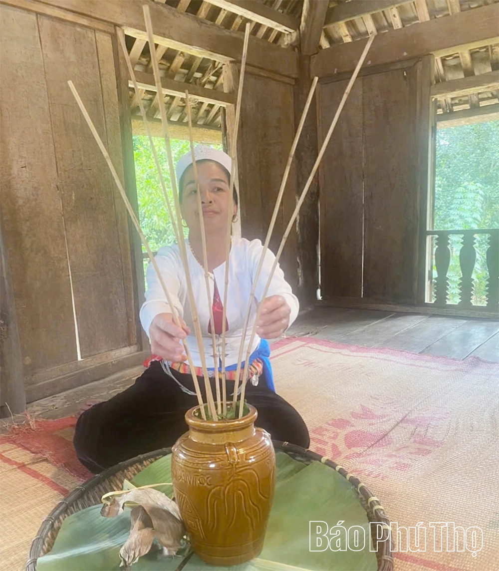 Ngất ngây loại rượu uống bằng cần tre của người Mường