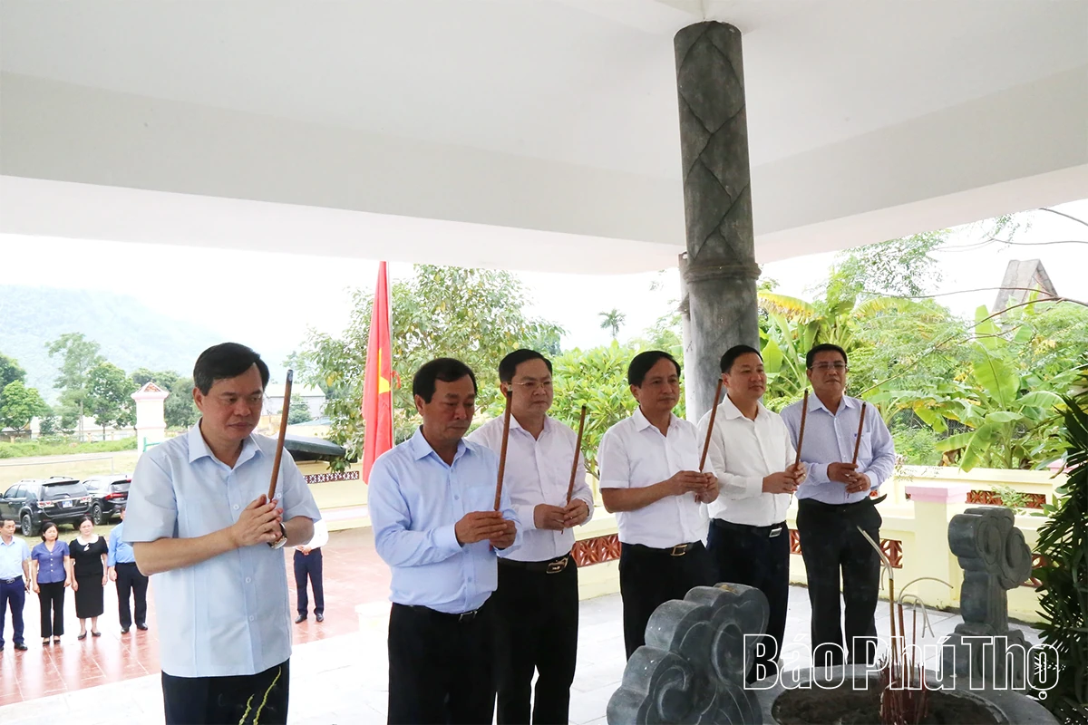 Chủ tịch HĐND tỉnh Bùi Văn Quang thăm di tích lịch sử cách mạng Tu Lý - Hiền Lương và tặng quà cán bộ tiền khởi nghĩa