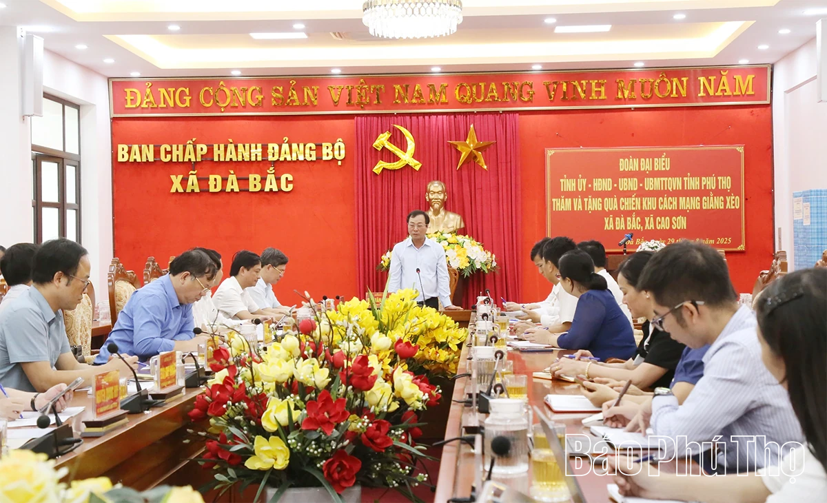 Chủ tịch HĐND tỉnh Bùi Văn Quang thăm di tích lịch sử cách mạng Tu Lý - Hiền Lương và tặng quà cán bộ tiền khởi nghĩa