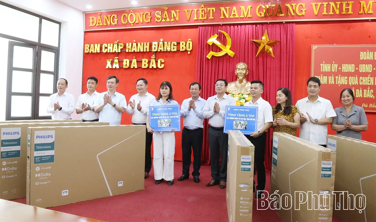 Chủ tịch HĐND tỉnh Bùi Văn Quang thăm di tích lịch sử cách mạng Tu Lý - Hiền Lương và tặng quà cán bộ tiền khởi nghĩa