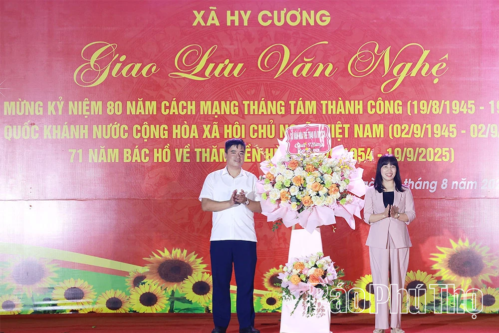Giao lưu văn nghệ “Tự hào Đất Tổ- Vững bước tương lai”