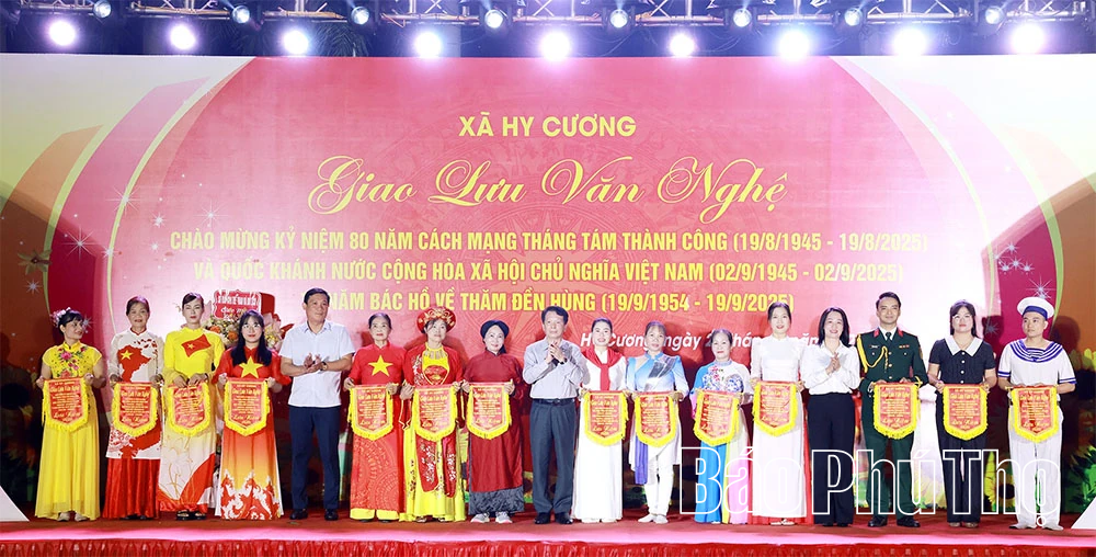 Giao lưu văn nghệ “Tự hào Đất Tổ- Vững bước tương lai”