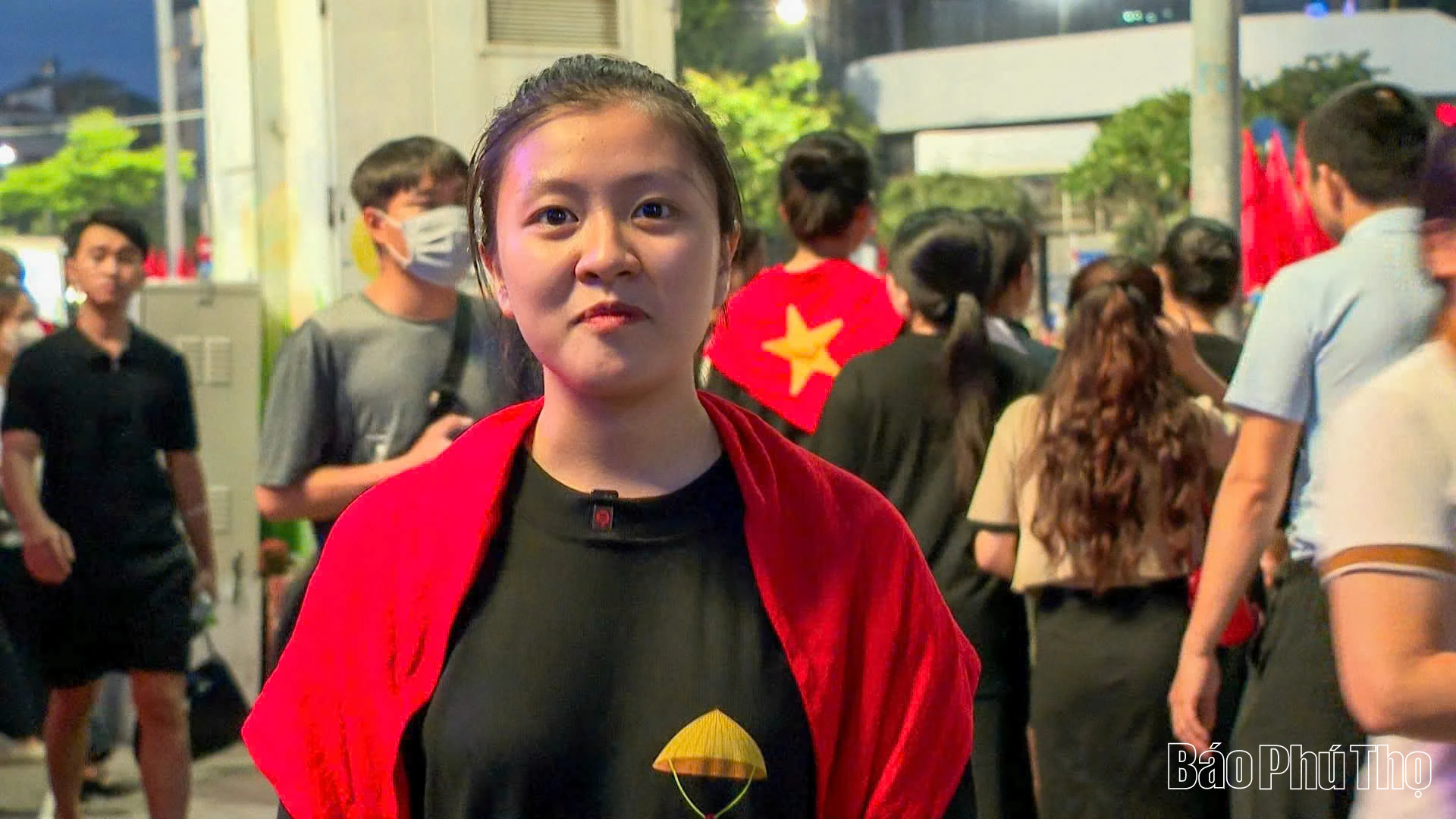 Người dân đổ kín đường chờ buổi sơ duyệt của Lễ diễu binh, diễu hành kỷ niệm 80 năm Quốc khánh 2/9