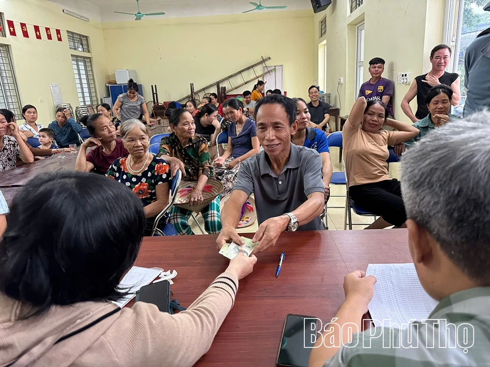 Vui mừng nhận quà Tết Độc lập