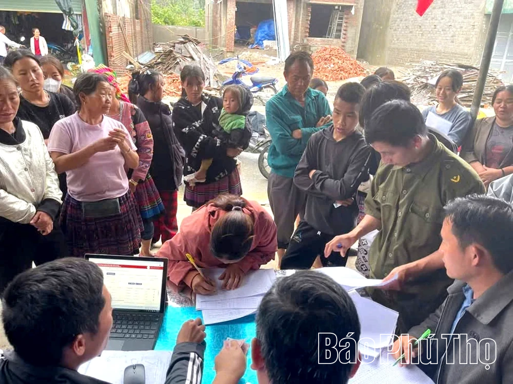 Vui mừng nhận quà Tết Độc lập