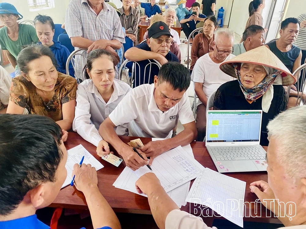 Vui mừng nhận quà Tết Độc lập