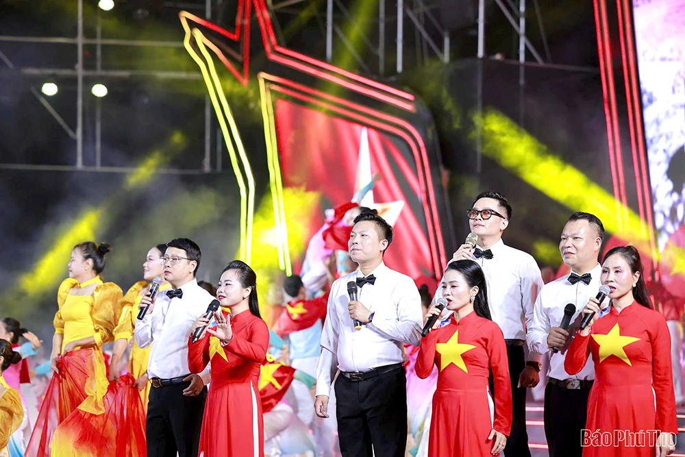 Phú Thọ rộn ràng đêm Quốc Khánh