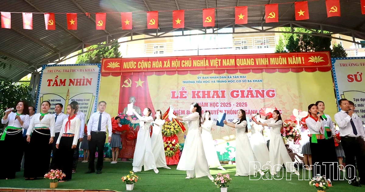 Các đồng chí lãnh đạo tỉnh dự lễ khai giảng năm học 2025 - 2026