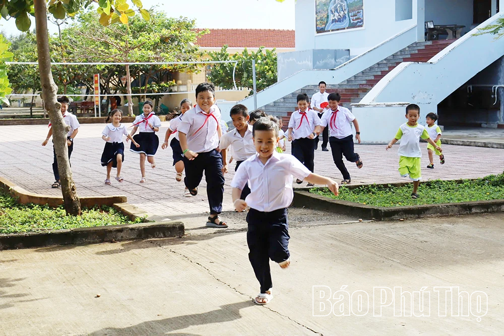 Rộn ràng khai giảng năm học mới trên quần đảo Trường Sa