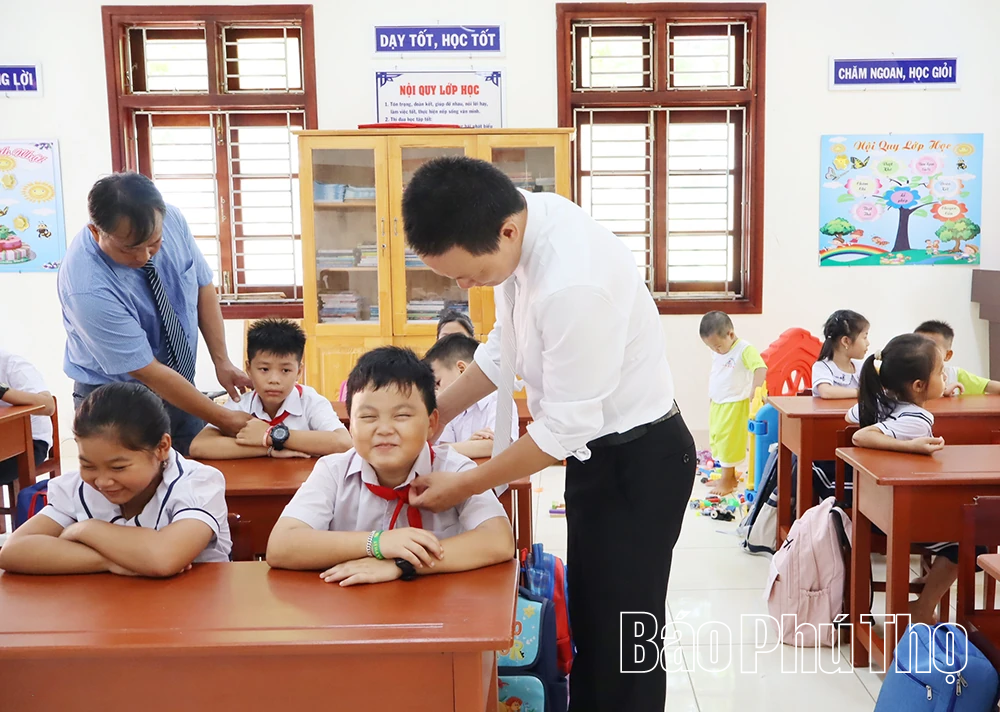 Rộn ràng khai giảng năm học mới trên quần đảo Trường Sa