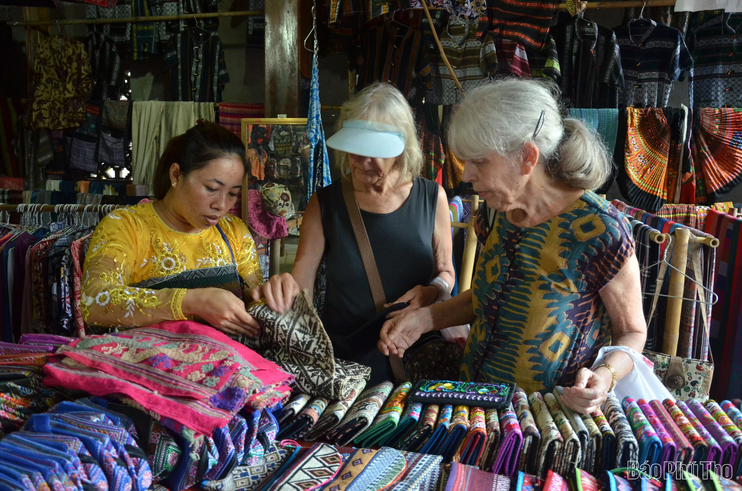 “Tết Độc lập” ở bản Lác - nơi tình thân bền chặt như sợi chỉ đỏ