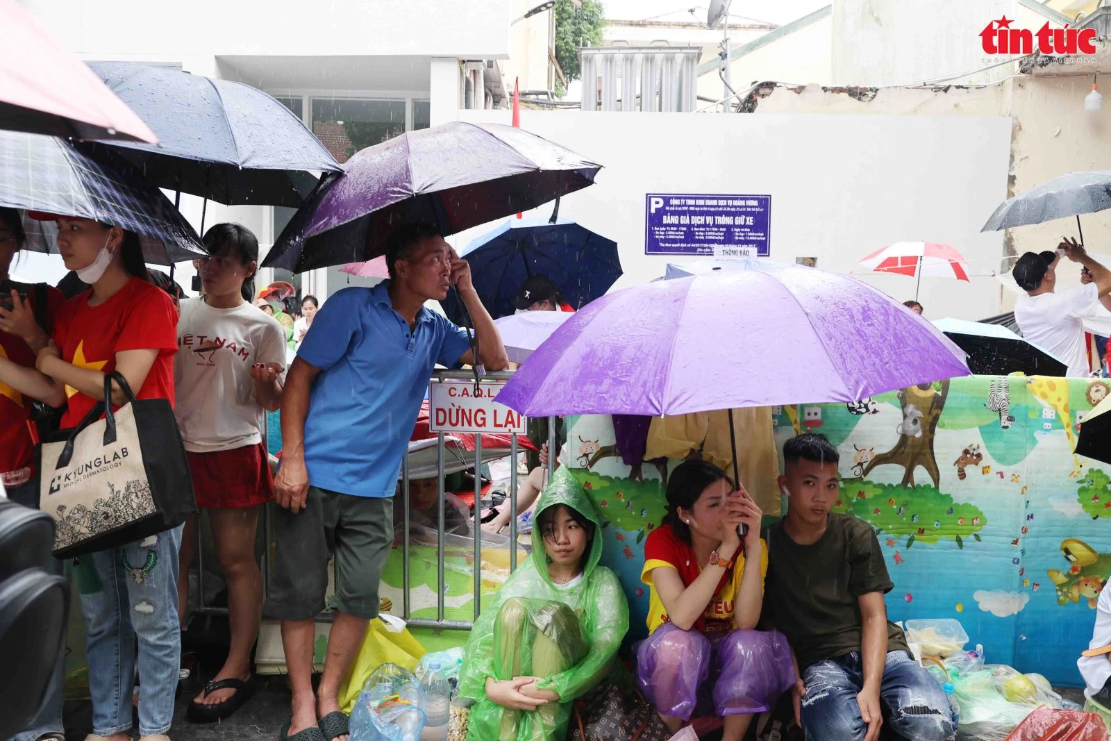 Không khí sôi động trước “giờ G”: Hàng vạn người dân háo hức chờ xem diễu binh, diễu hành 2/9