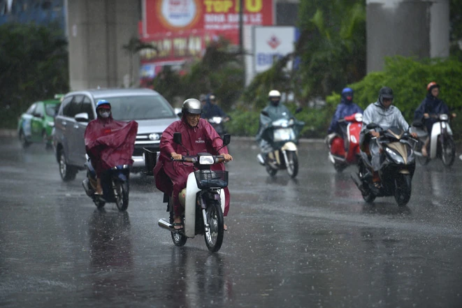 Thời tiết ngày 3/9: Mưa lớn diện rộng tại Trung Bộ và Nam Bộ, cảnh báo gió mạnh trên biển