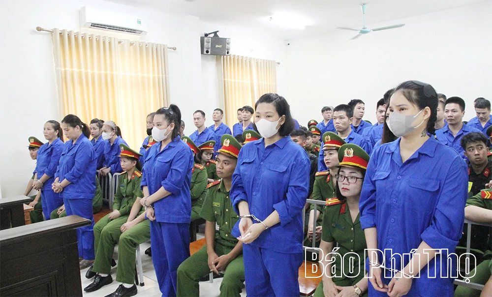 Tuyên 1 án tử hình, 6 chung thân đối với các bị cáo mua bán, tàng trữ trái phép hơn 29 bánh heroin