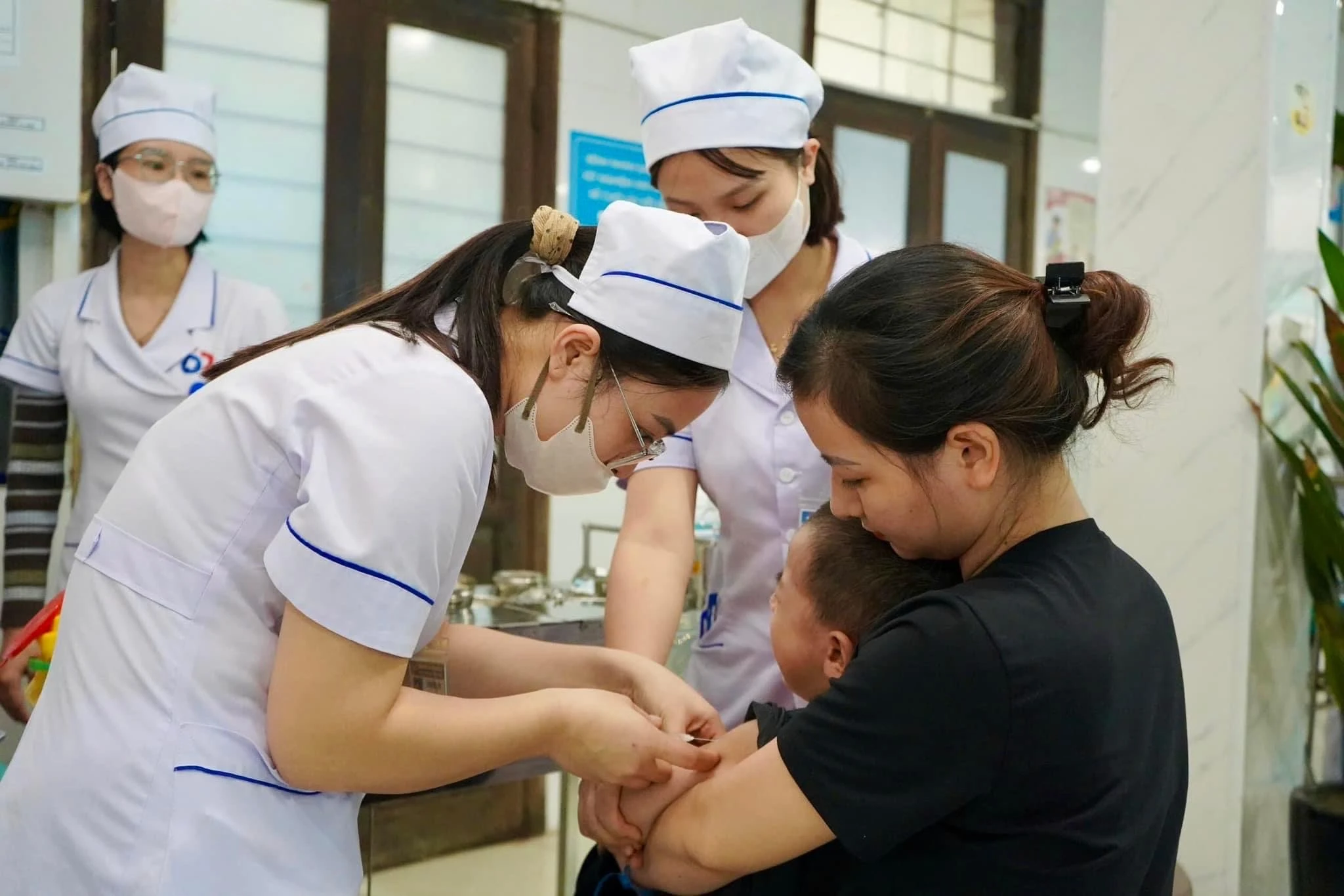 Bộ Y tế đề nghị các tỉnh, thành phố luân phiên, luân chuyển, điều động bác sĩ về trạm y tế xã