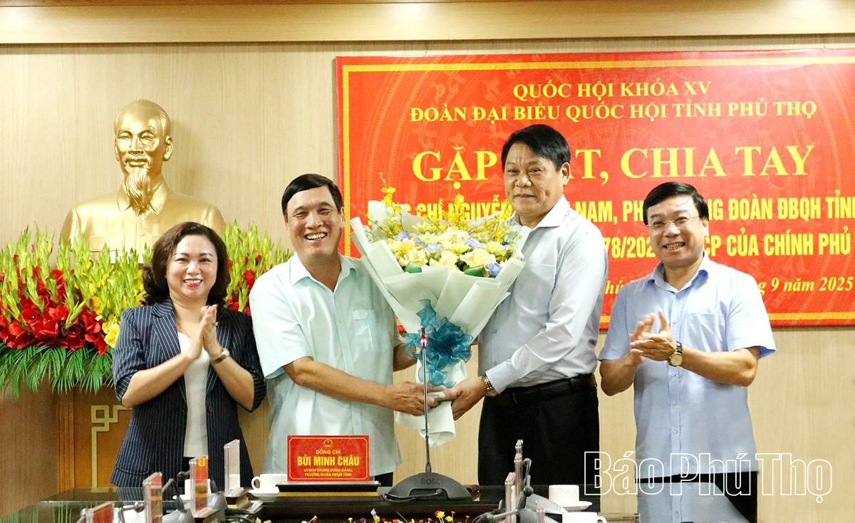 Đoàn ĐBQH tỉnh gặp mặt, chia tay cán bộ được nghỉ công tác, hưởng chế độ theo quy định