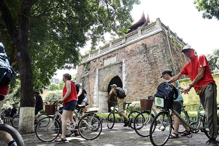 Thời tiết ngày 4/9: Bắc Bộ có nơi nắng nóng, Nam Bộ tiếp tục mưa lớn