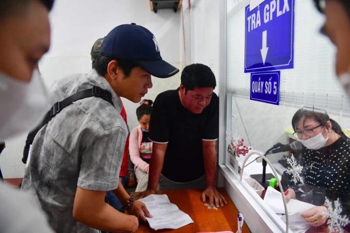 Thủ tướng yêu cầu giảm thời gian cấp giấy phép lái xe