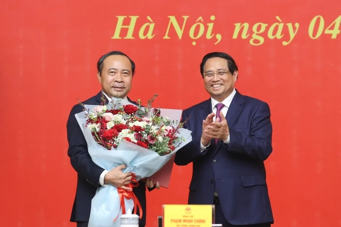 Thủ tướng trao quyết định bổ nhiệm lãnh đạo 8 bộ, cơ quan