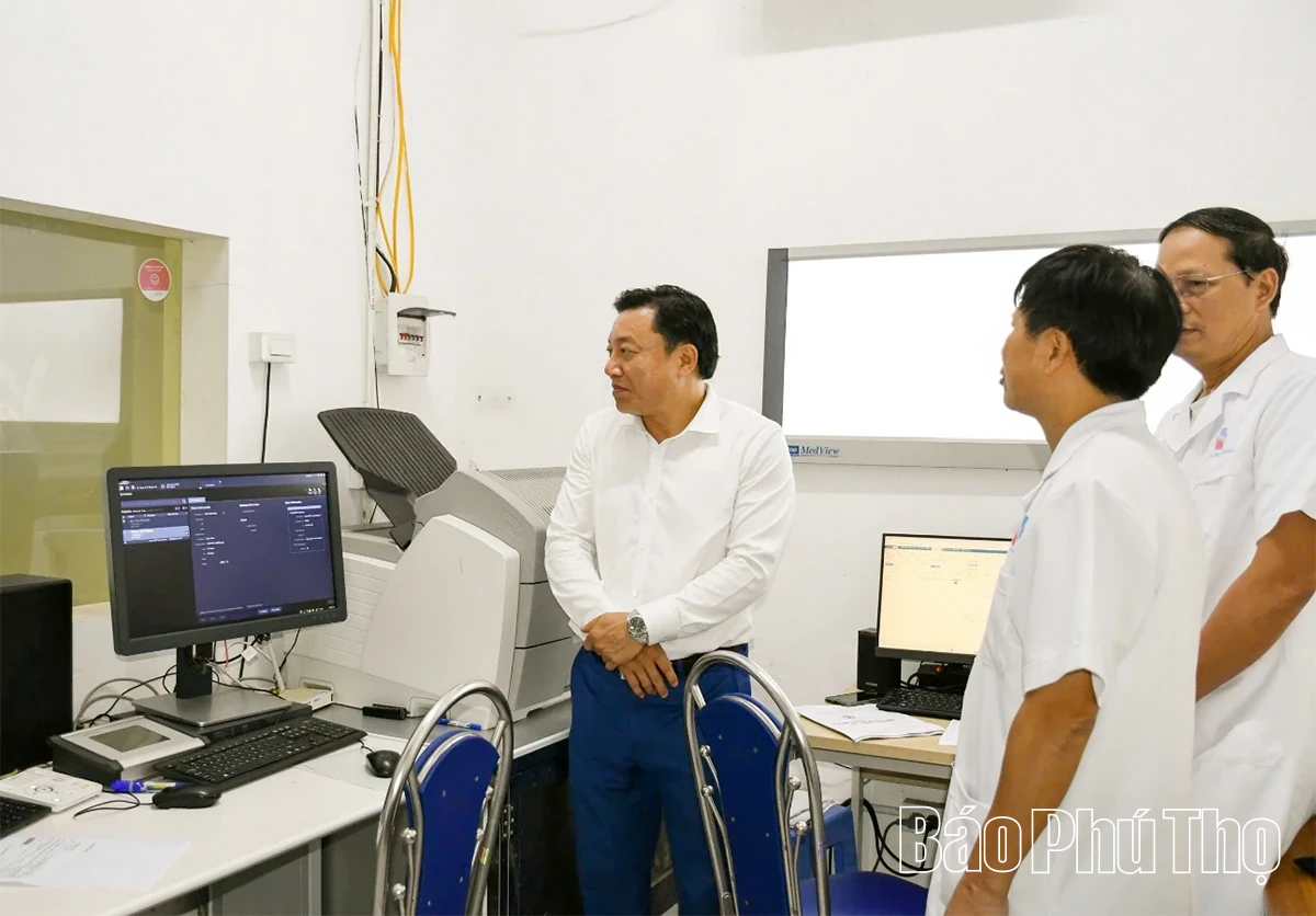 Phó Chủ tịch UBND tỉnh Nguyễn Huy Ngọc thăm, kiểm tra một số cơ sở y tế, hành chính công tại khu vực Vĩnh Phúc